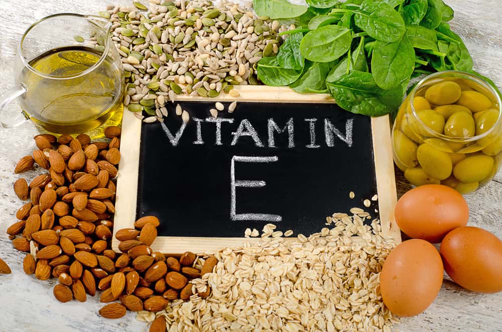 Thành phần tocopherol có nhiều trong các loại hạt chính là nguyên nhân giúp vitamin E có công dụng làm đẹp hiệu quả