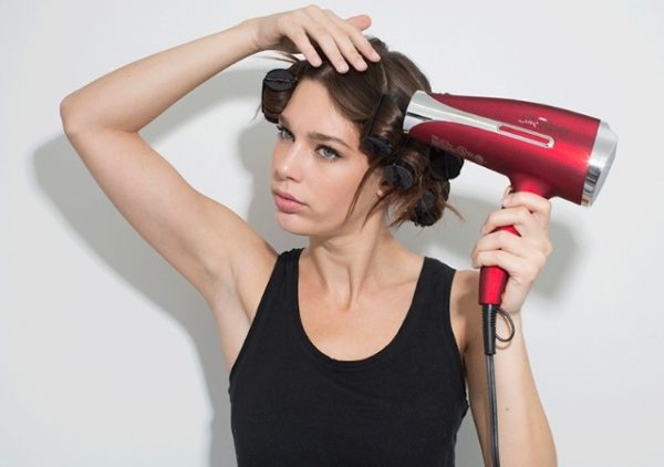 Hướng dẫn một số cách làm tóc xoăn bằng máy sấy