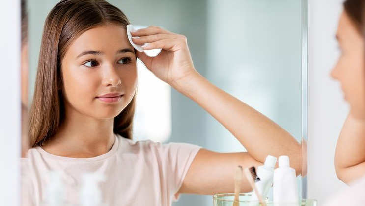 Chăm sóc da tuổi dậy thì nên bắt đầu từ đâu hợp lý?