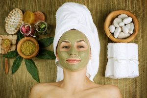 Một số lưu ý khi dưỡng ẩm da khô bằng nguyên liệu tự nhiên