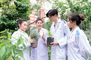 Danh sách các trường đào tạo ngành Y học cổ truyền cùng tổ hợp xét tuyển và điểm chuẩn để thí sinh tham khảo